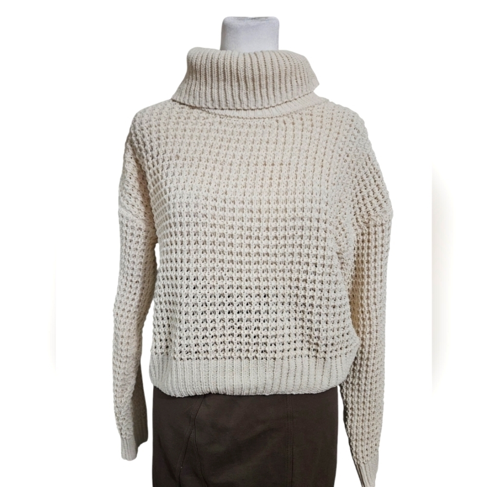 TRUE CRAFT Long Sleeve Chenille Turtleneck Sweater in cream. Size Large